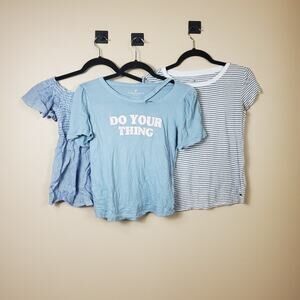 American Eagle Bundle of Three Short Sleeve Tees in Blue Tones Size XS